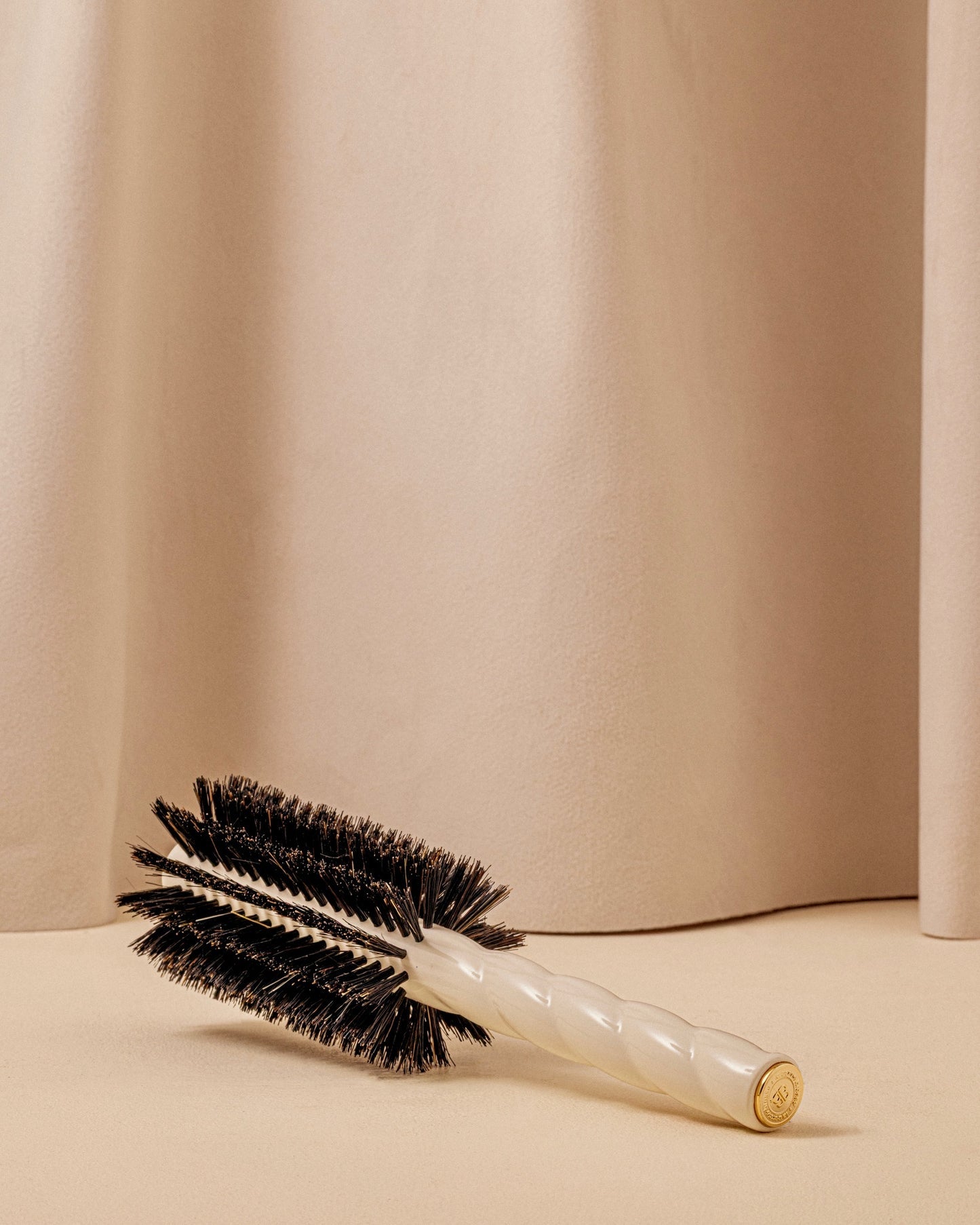 N08 - Round Blowdry Brush 54mm - Length & Movement