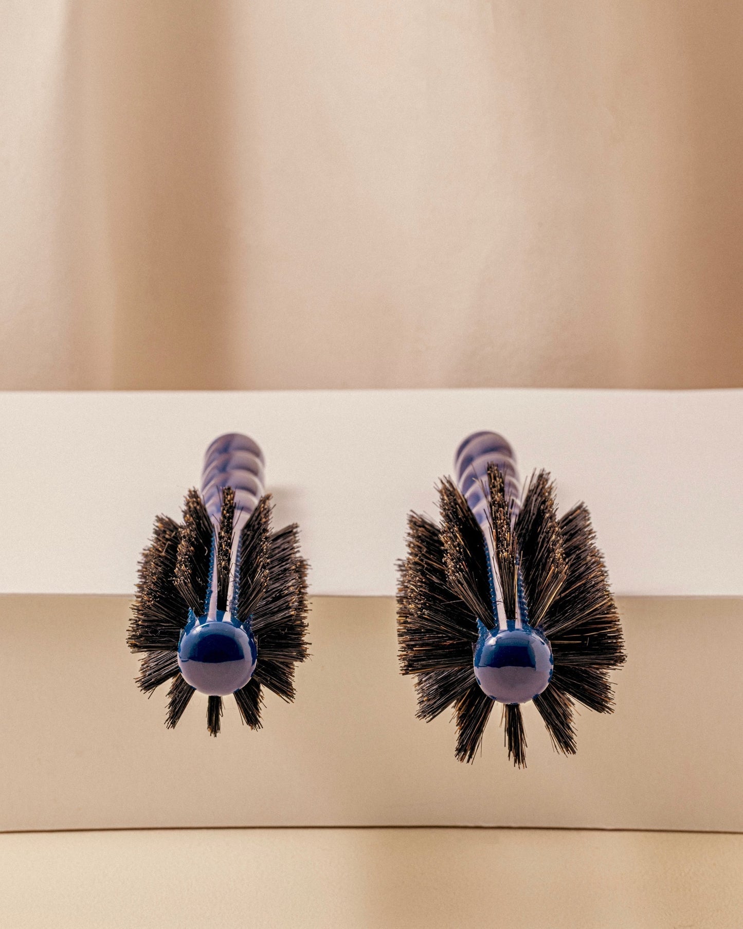 N08 - Round Blowdry Brush 54mm - Length & Movement