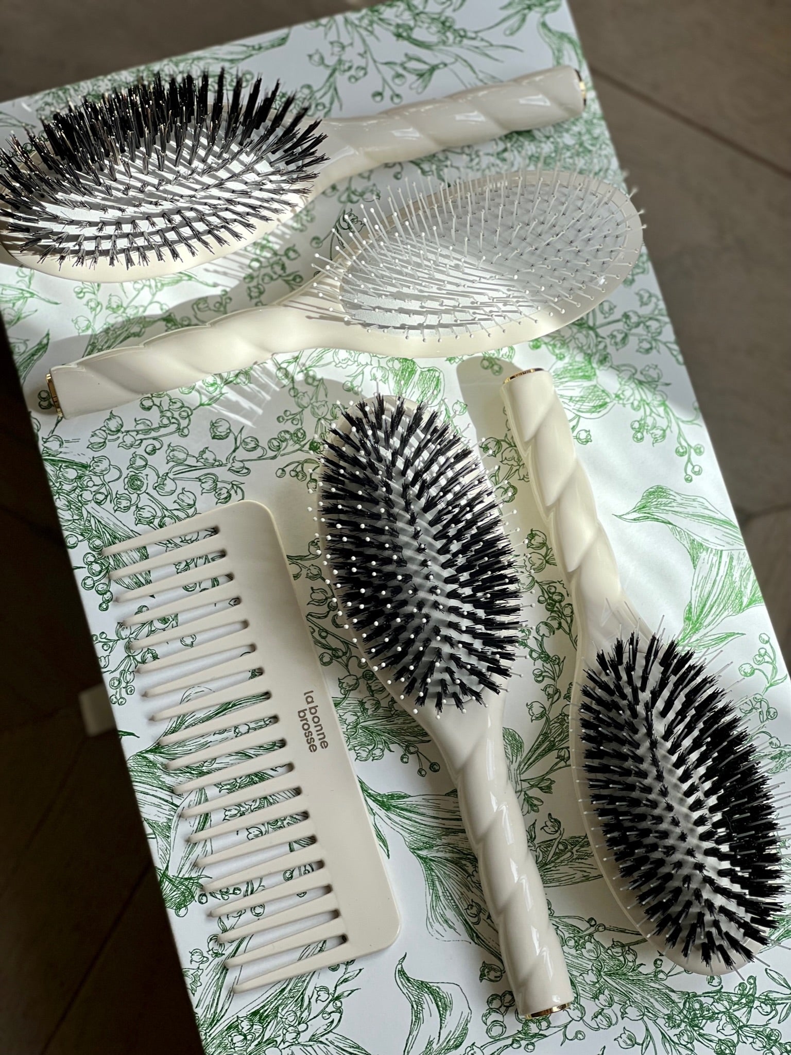 N04 - Brosse Large - Massaging & Detangling