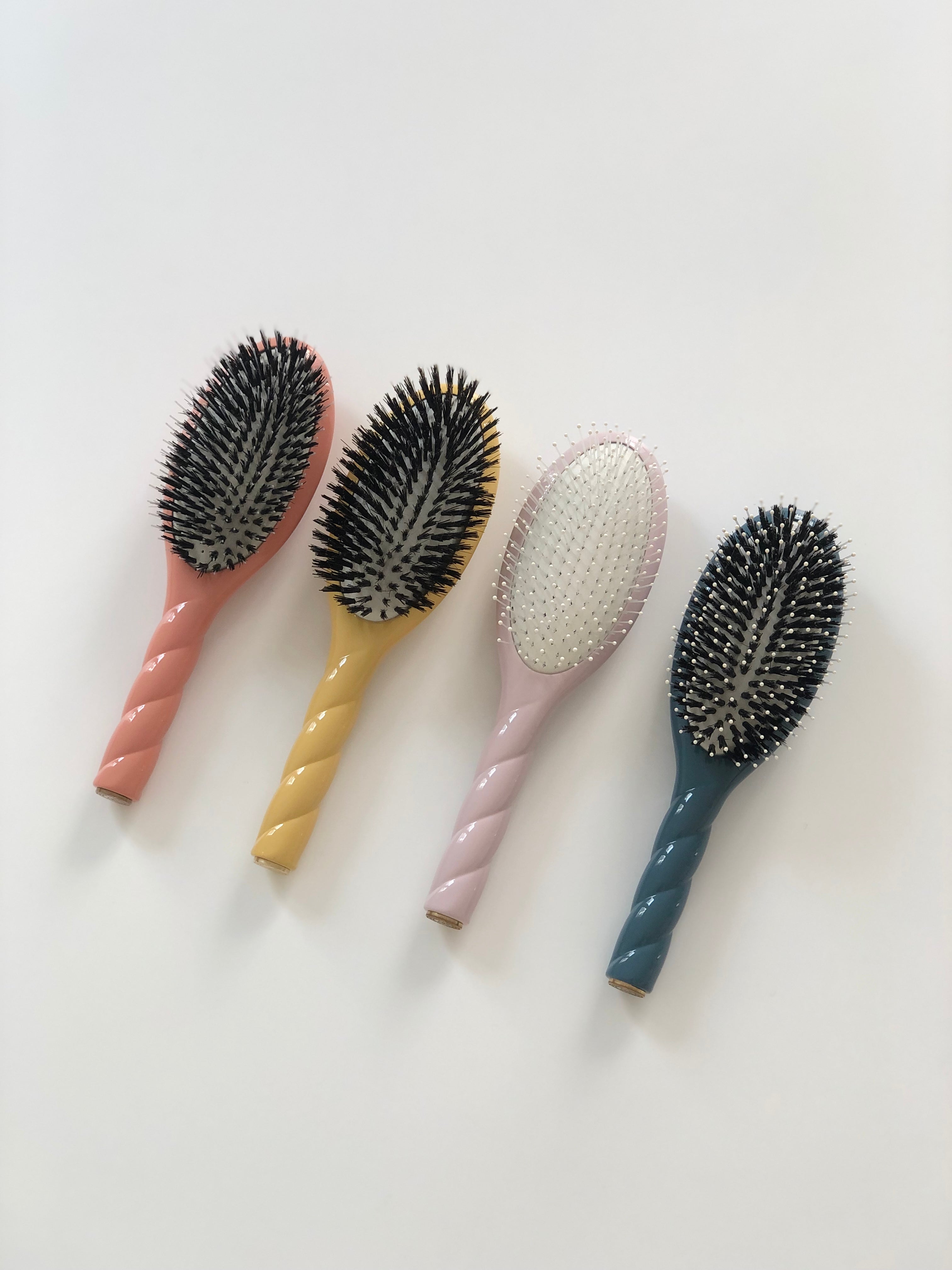 N04 - Brosse Large - Massaging & Detangling